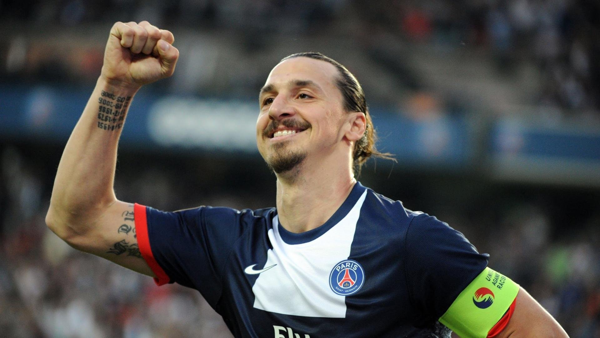 以足球为主题的数字艺术展在多个城市举办,彰显科技魅力,足球艺术品